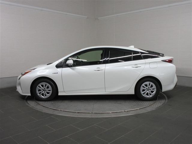 プリウス Ｓセーフティプラス　フルセグ　メモリーナビ　ＤＶＤ再生　バックカメラ　衝突被害軽減システム　ＥＴＣ　ＬＥＤヘッドランプ　ワンオーナー　記録簿（3枚目）