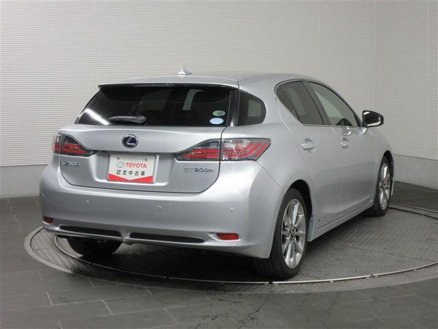 �I�ԂȂ�g���^�̈��S�t-�b�����E�g���^�F�蒆�ÎԁB���{�f�B�J���[�y�ѓ����F�́A�摜�̐F�Ǝ��ۂ̐F���قȂ��Č�����ꍇ���������܂��B