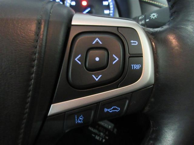 �n���h���ɑ������ꂽ�X�e�A�����O�X�C�b�`�B��Ƀi�r��I�[�f�B�I�ƘA�g���đ���o���܂��B