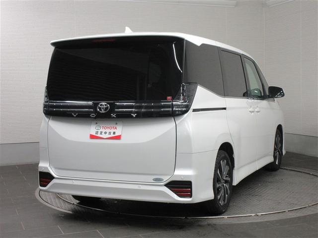 �I�ԂȂ�g���^�̈��S�t-�b�����E�g���^�F�蒆�ÎԁB���{�f�B�J���[�y�ѓ����F�́A�摜�̐F�Ǝ��ۂ̐F���قȂ��Č�����ꍇ���������܂��B