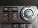 両側電動スライドドア。運転席から操作できるので乗り降りが楽です。
