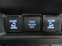 両側電動スライドドア。運転席から操作できるので乗り降りが楽です。