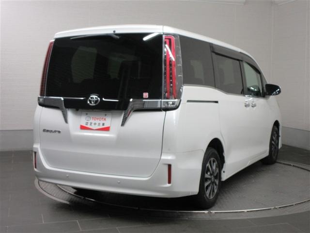 エスクァイア Ｇｉ　フルセグ　メモリーナビ　ＤＶＤ再生　後席モニター　バックカメラ　衝突被害軽減システム　ＥＴＣ　両側電動スライド　ＬＥＤヘッドランプ　乗車定員７人　３列シート　ワンオーナー　記録簿　アイドリングストップ（4枚目）