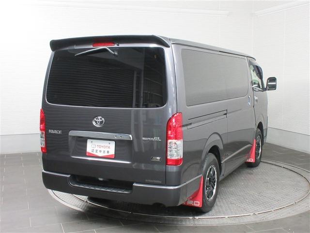 �I�ԂȂ�g���^�̈��S�t-�b�����E�g���^�F�蒆�ÎԁB���{�f�B�J���[�y�ѓ����F�́A�摜�̐F�Ǝ��ۂ̐F���قȂ��Č�����ꍇ���������܂��B