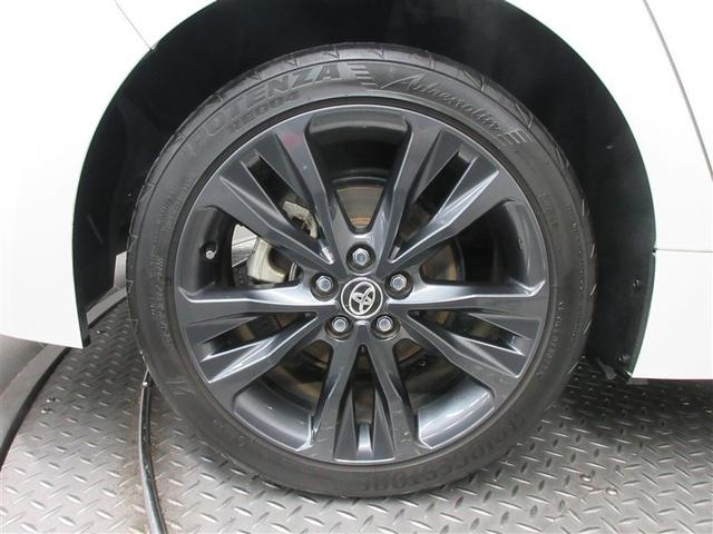 純正アルミホイール。とても精度が高く、走行安定性、デザイン性ともに優れてます。安心してお乗り頂けます。