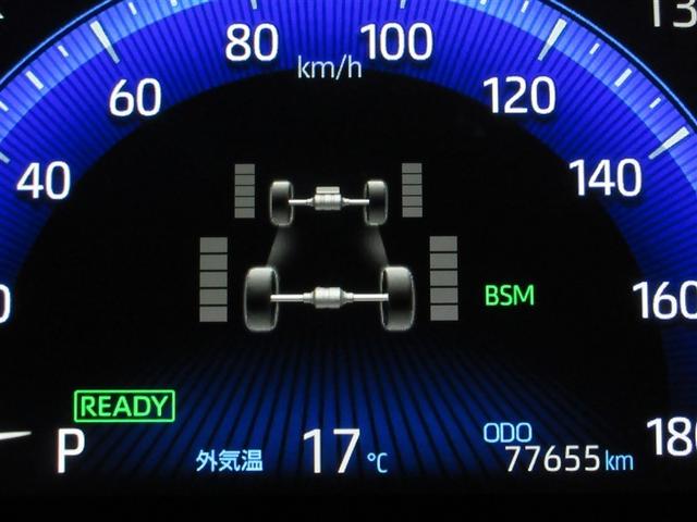 ディスプレイには、平均燃費、外気温、航続可能距離などの情報が表示されます。