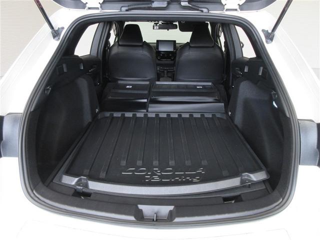 リアシートを倒した状態。簡単動作であっという間にフラットスペースが広がりますので大きな荷物も楽に積めます。状況に合わせたシートアレンジで、様々なシーンに対応出来ます。