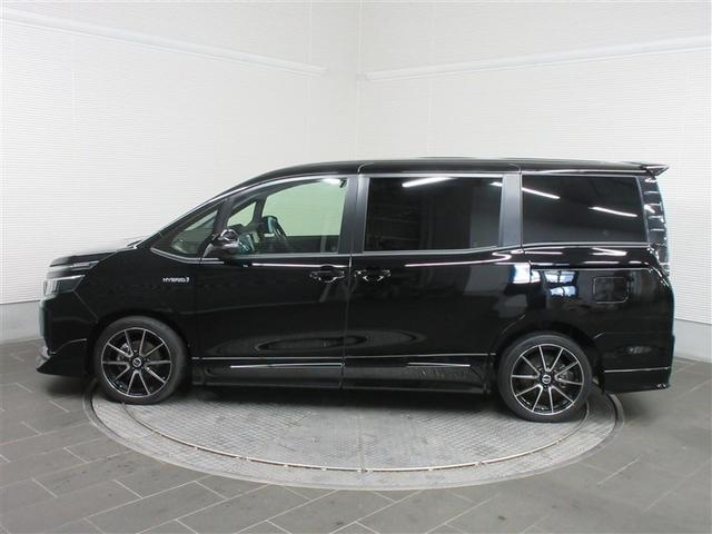 ヴォクシー ハイブリッドＶ　フルセグ　メモリーナビ　ＤＶＤ再生　後席モニター　バックカメラ　衝突被害軽減システム　ＥＴＣ　両側電動スライド　ＬＥＤヘッドランプ　乗車定員７人（3枚目）