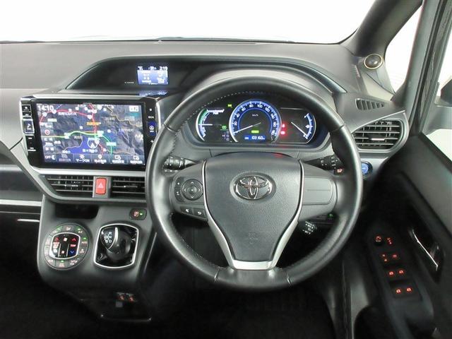 ヴォクシー ハイブリッドＶ　フルセグ　メモリーナビ　ＤＶＤ再生　後席モニター　バックカメラ　衝突被害軽減システム　ＥＴＣ　両側電動スライド　ＬＥＤヘッドランプ　乗車定員７人（5枚目）