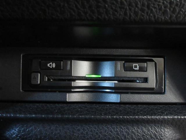 ヴォクシー ハイブリッドＶ　フルセグ　メモリーナビ　ＤＶＤ再生　後席モニター　バックカメラ　衝突被害軽減システム　ＥＴＣ　両側電動スライド　ＬＥＤヘッドランプ　乗車定員７人（23枚目）