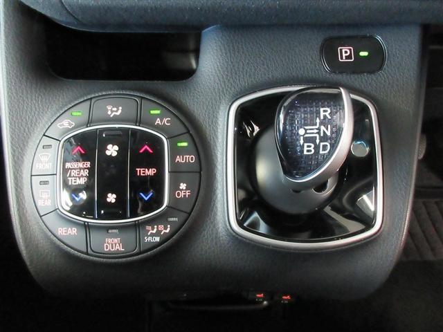 ヴォクシー ハイブリッドＶ　フルセグ　メモリーナビ　ＤＶＤ再生　後席モニター　バックカメラ　衝突被害軽減システム　ＥＴＣ　両側電動スライド　ＬＥＤヘッドランプ　乗車定員７人（25枚目）