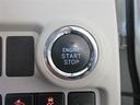 エンジンスタートはブレーキを踏んでスタートボタンを押すだけ。