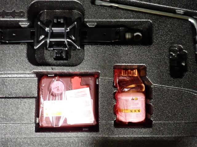 プリウス Ｓツーリングセレクション　フルセグ　メモリーナビ　ＤＶＤ再生　バックカメラ　衝突被害軽減システム　ＥＴＣ　ＬＥＤヘッドランプ　記録簿（8枚目）