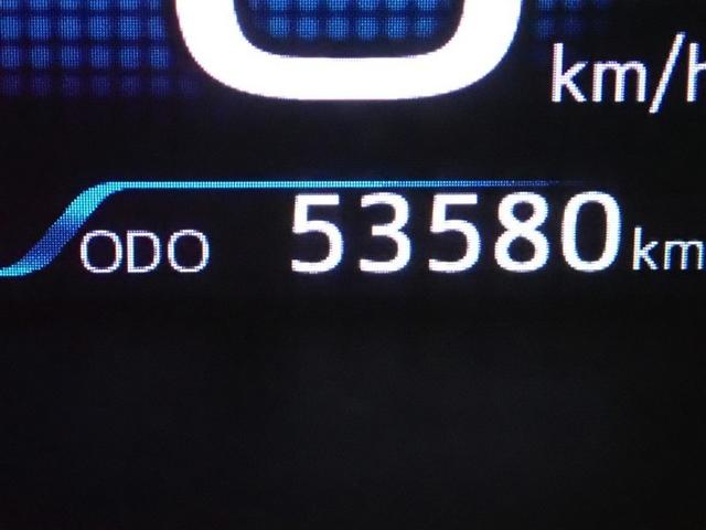 プリウス Ｓツーリングセレクション　フルセグ　メモリーナビ　ＤＶＤ再生　バックカメラ　衝突被害軽減システム　ＥＴＣ　ＬＥＤヘッドランプ　記録簿（18枚目）