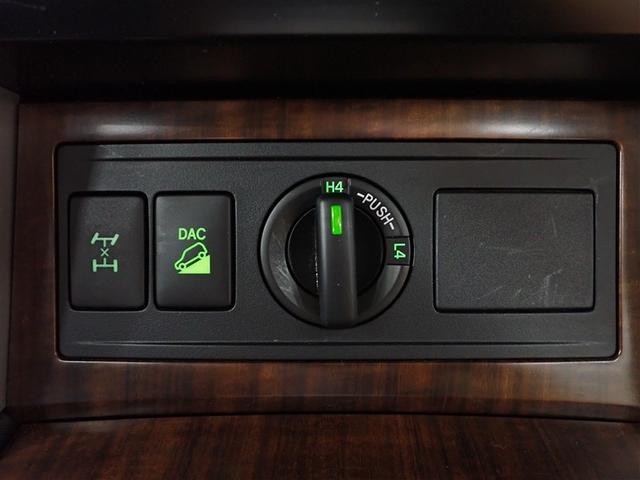 ランドクルーザープラド ＴＺ－Ｇ　革シート　４ＷＤ　フルセグ　ＨＤＤナビ　ＤＶＤ再生　バックカメラ　ＥＴＣ　乗車定員７人　３列シート　記録簿（30枚目）