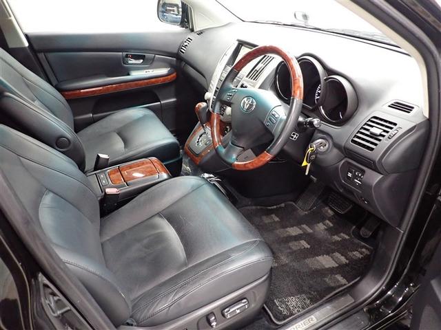 日々の運転を楽々サポートの運転席！