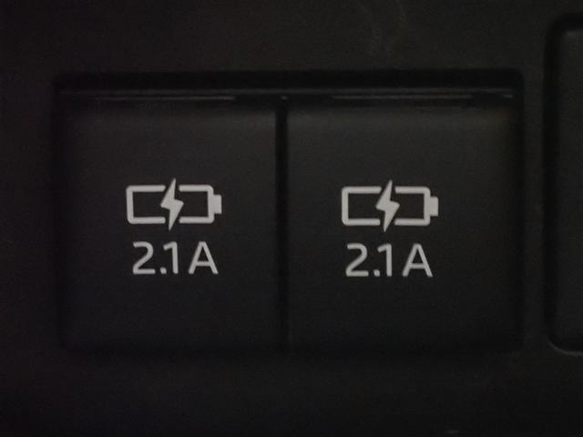 ノア Ｓｉ　ダブルバイビー　フルセグ　メモリーナビ　ＤＶＤ再生　バックカメラ　衝突被害軽減システム　ＥＴＣ　両側電動スライド　ＬＥＤヘッドランプ　ウオークスルー　乗車定員７人　３列シート　記録簿　アイドリングストップ（34枚目）