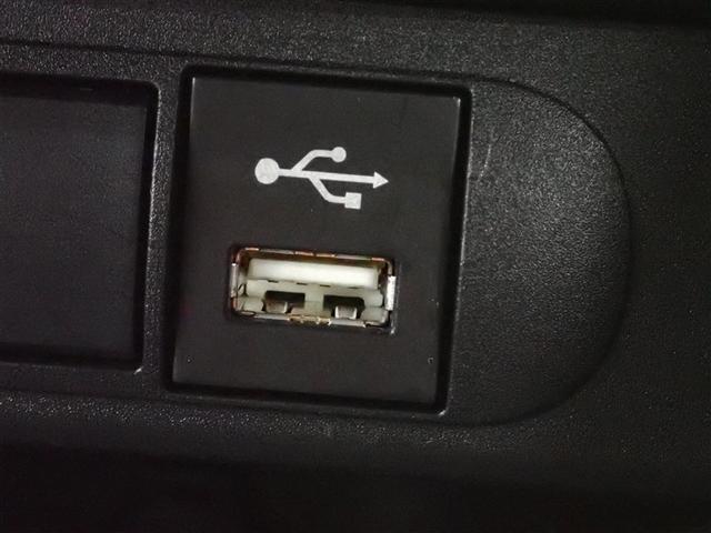 充電用ＵＳＢ端子付き。スマートフォンなどの充電に便利です。