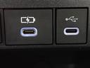充電用USB端子付き。スマートフォンなどの充電に便利です。