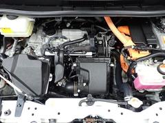エンジンルームも隅々まで綺麗に洗浄しています 6