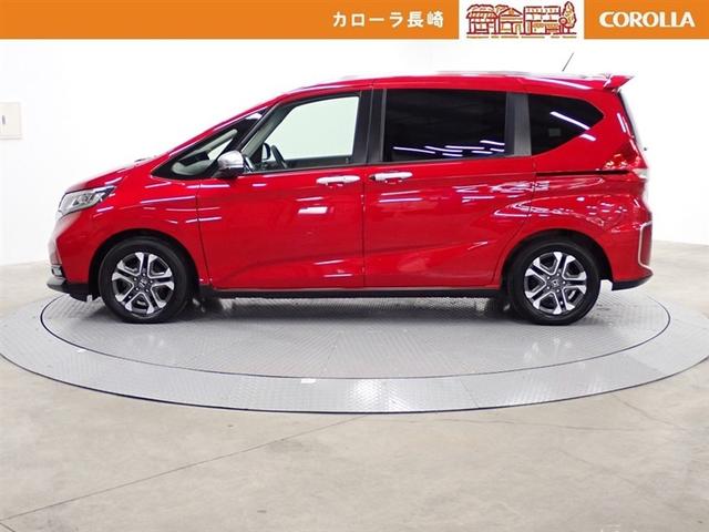 フリード クロスター・ホンダセンシング　ＤＶＤ再生　バックカメラ　衝突被害軽減システム　ＥＴＣ　両側電動スライド　ＬＥＤヘッドランプ　ウオークスルー　乗車定員６人　３列シート　アイドリングストップ（3枚目）