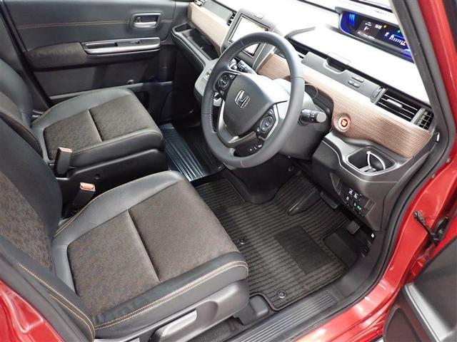 フリード クロスター・ホンダセンシング　ＤＶＤ再生　バックカメラ　衝突被害軽減システム　ＥＴＣ　両側電動スライド　ＬＥＤヘッドランプ　ウオークスルー　乗車定員６人　３列シート　アイドリングストップ（16枚目）