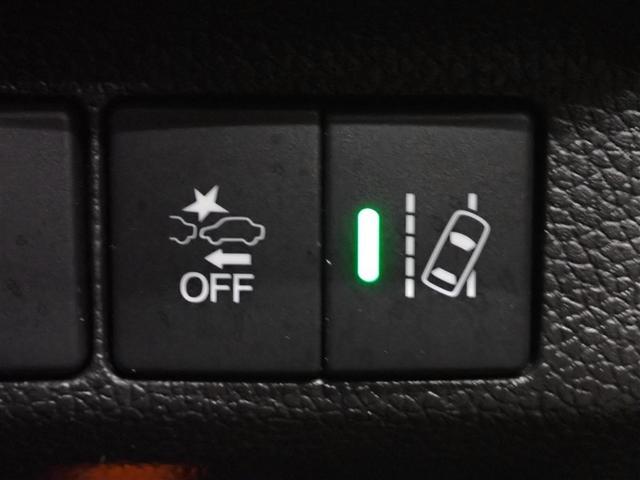 フリード クロスター・ホンダセンシング　ＤＶＤ再生　バックカメラ　衝突被害軽減システム　ＥＴＣ　両側電動スライド　ＬＥＤヘッドランプ　ウオークスルー　乗車定員６人　３列シート　アイドリングストップ（29枚目）