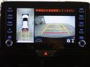 バックモニターと一緒にパノラミックビューモニター搭載!後方だけでなく、車を真上から見るように周囲の安全確認をサポートします