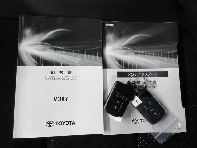 ヴォクシー ＺＳ　煌ＩＩＩ　フルセグ　メモリーナビ　ＤＶＤ再生　バックカメラ　衝突被害軽減システム　ＥＴＣ　両側電動スライド　ＬＥＤヘッドランプ　ウオークスルー　乗車定員７人　３列シート　記録簿　アイドリングストップ（40枚目）