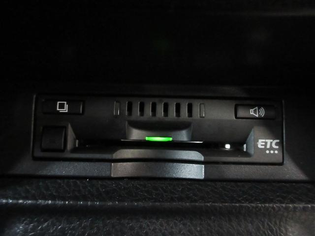 ヴォクシー ＺＳ　キラメキ２　フルセグ　メモリーナビ　ＤＶＤ再生　バックカメラ　衝突被害軽減システム　ＥＴＣ　ドラレコ　両側電動スライド　ＬＥＤヘッドランプ　ウオークスルー　乗車定員７人　３列シート（22枚目）