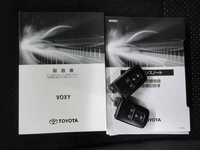 ヴォクシー ハイブリッドＺＳ　煌ＩＩＩ　フルセグ　メモリーナビ　ＤＶＤ再生　後席モニター　バックカメラ　衝突被害軽減システム　ＥＴＣ　ドラレコ　両側電動スライド　ＬＥＤヘッドランプ　乗車定員７人　３列シート　記録簿（40枚目）