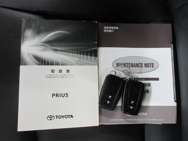 プリウス Ｓツーリングセレクション　フルセグ　メモリーナビ　ＤＶＤ再生　バックカメラ　衝突被害軽減システム　ＥＴＣ　ドラレコ　ＬＥＤヘッドランプ　フルエアロ　記録簿（40枚目）