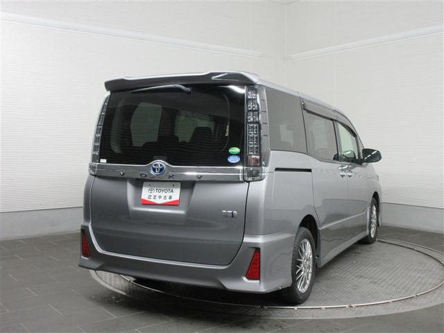 ヴォクシー ＺＳ　キラメキ２　フルセグ　メモリーナビ　ＤＶＤ再生　後席モニター　バックカメラ　衝突被害軽減システム　ＥＴＣ　両側電動スライド　ＬＥＤヘッドランプ　ウオークスルー　乗車定員７人　３列シート（3枚目）