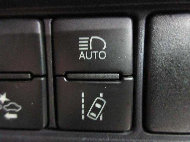 ヴォクシー ＺＳ　キラメキ２　フルセグ　メモリーナビ　ＤＶＤ再生　後席モニター　バックカメラ　衝突被害軽減システム　ＥＴＣ　両側電動スライド　ＬＥＤヘッドランプ　ウオークスルー　乗車定員７人　３列シート（20枚目）