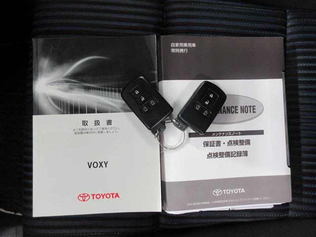 ヴォクシー ＺＳ　キラメキ２　フルセグ　メモリーナビ　ＤＶＤ再生　後席モニター　バックカメラ　衝突被害軽減システム　ＥＴＣ　両側電動スライド　ＬＥＤヘッドランプ　ウオークスルー　乗車定員７人　３列シート（40枚目）