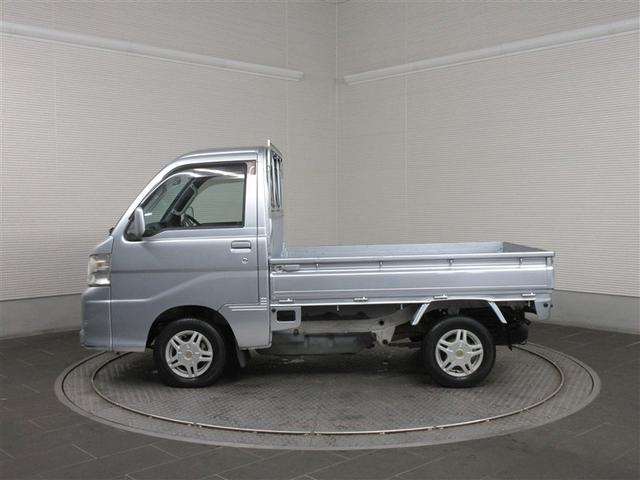 ���ÎԂȂ�g���^�̂t-�b�����B�P�N�ԑ��s�����������̃g���^�����O�����ۏ؂����Ĉ��S�ł��B�@���{�f�B�J���[�y�ѓ����F�́A�摜�̐F�Ǝ��ۂ̐F���قȂ��Č�����ꍇ���������܂��B