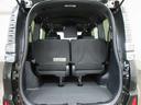 リアシートを起こした状態でもトランクにゆとりがあります。日常のお買いものにも十分な容量。