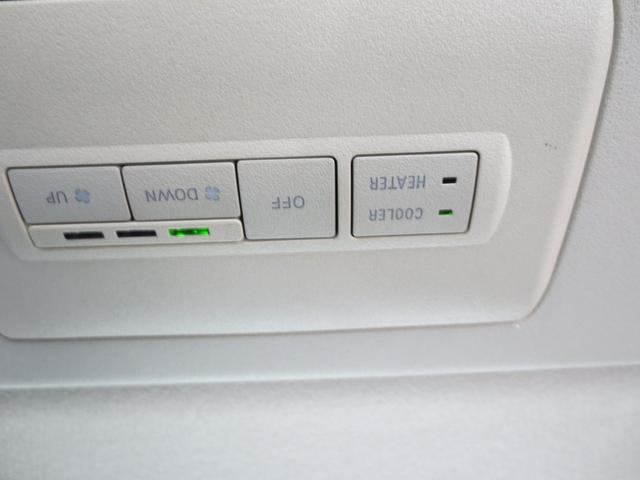 デリカD:5 D パワーパッケージ 4WD ETC バックカメラ TV オートクルーズコントロール 両側電動スライドドア オートライト HID スマートキー 電動格納ミラー シートヒーター 3列シート フルフラット AT アルミホイール(29枚目)