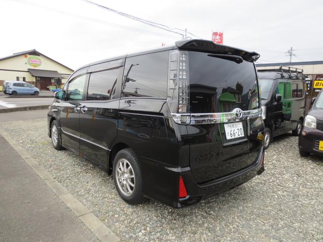 ヴォクシー ＺＳ　煌　ＥＴＣ　バックカメラ　ＴＶ　衝突被害軽減システム　両側電動スライドドア　ＬＥＤヘッドランプ　スマートキー　アイドリングストップ　電動格納ミラー　後席モニター　３列シート　ウォークスルー　ＣＶＴ（18枚目）