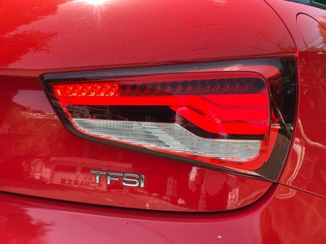 Ａ１スポーツバック １．０ＴＦＳＩ　／ターボ／純正メモリーナビ／Ｂｌｕｅｔｏｏｔｈ／デジタルルームミラー／ドライブレコーダー／Ｓトロニック／ＬＥＤライト／純正１５ｉｎｃｈアルミホイール（9枚目）