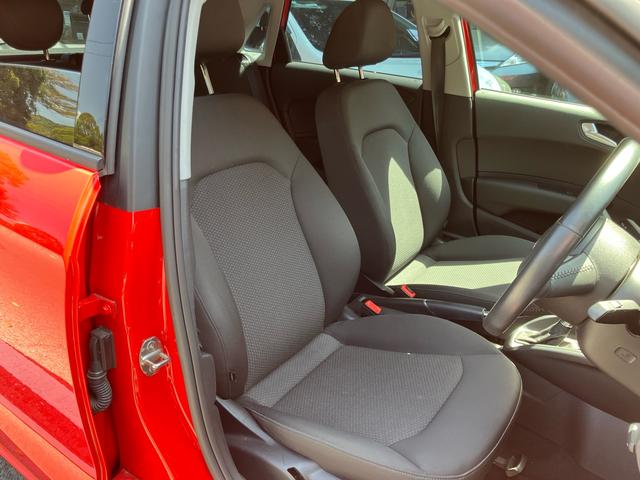 Ａ１スポーツバック １．０ＴＦＳＩ　／ターボ／純正メモリーナビ／Ｂｌｕｅｔｏｏｔｈ／デジタルルームミラー／ドライブレコーダー／Ｓトロニック／ＬＥＤライト／純正１５ｉｎｃｈアルミホイール（13枚目）