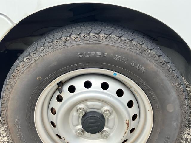 キャリイトラック ＫＣエアコン・パワステ　エアコン／パワーステアリング／運転席助手席エアバッグ／マニュアル５速／三方開／車検令和１０年１月（7枚目）