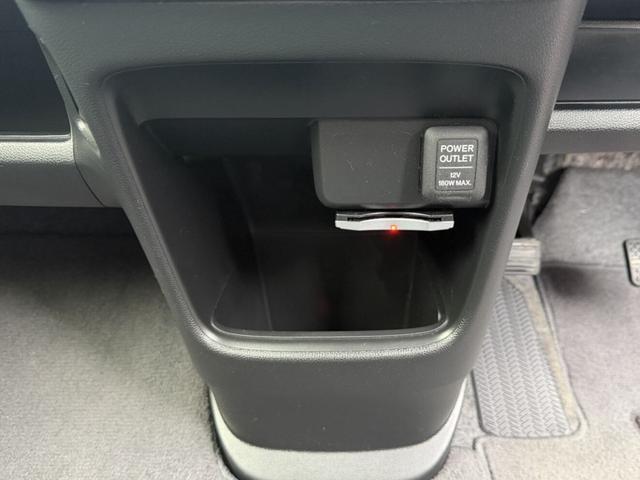 Ｎ－ＯＮＥ プレミアム・Ｌパッケージ　ナビ・ワンセグＴＶ　ＥＴＣ　バックカメラ　スマートキー　アイドリングストップ　ディスプレイオーディオ　アルミホイール　ＨＩＤヘッドランプ　ＣＤ・ＤＶＤ再生（3枚目）