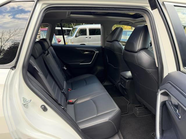 ＲＡＶ４ Ｇ　Ｚパッケージ　４ＷＤ／ディスプレイオーディオ／ＥＴＣ／サンルーフ／シートヒーター／電動シート／ナビ・テレビ／ブラインドスポットモニタ／バックカメラ／全周囲カメラ／レーンアシスト／アダプティブクルーズコントロール（22枚目）