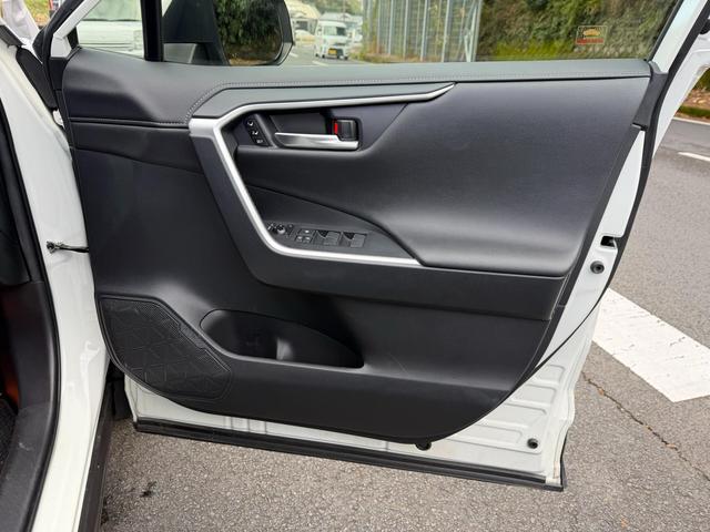 ＲＡＶ４ Ｇ　Ｚパッケージ　４ＷＤ／ディスプレイオーディオ／ＥＴＣ／サンルーフ／シートヒーター／電動シート／ナビ・テレビ／ブラインドスポットモニタ／バックカメラ／全周囲カメラ／レーンアシスト／アダプティブクルーズコントロール（31枚目）
