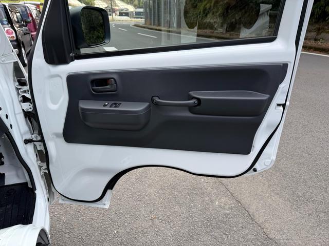 キャリイトラック ＫＣエアコン・パワステ　マニュアル５速／エアコン／パワーステアリング／パワーウィンドウ／衝突被害軽減ブレーキ／オートマチックハイビーム／レーンアシスト／キーレスエントリー／クリアランスソナー／アイドリングストップ（24枚目）