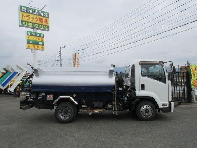 　極東開発　消防書類有　ＰＴＯポンプ付石油ローリー３層式タンク容量　４０００Ｌ　１室１ＫＬ　２室１ＫＬ　３室２ＫＬ　第４　第２．３石油　灯油軽油Ａ重油　給油ホースガン流量計ホースリール検切れナンバー付き(9枚目)