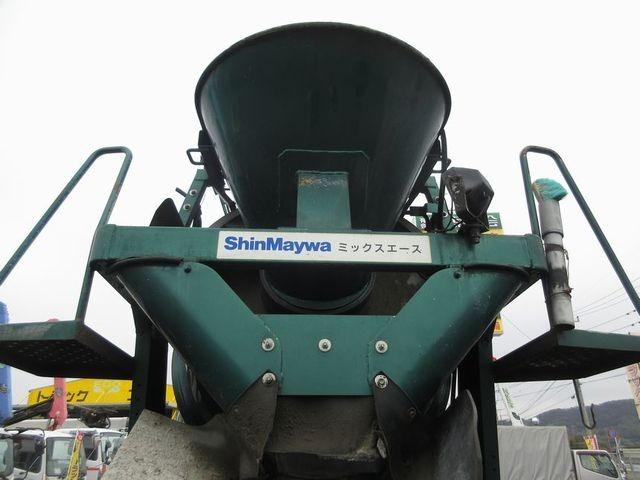 フォワード 　フォワード　ベットレスキャビン　新明和工業　コンクリートミキサー車　ドラム容量：３．０立米　混合容量：１．５立米　手動式ホッパーカバー　水タンクポンプ付（22枚目）