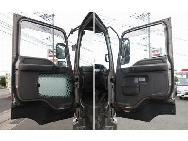 ギガ 　ロールーフ　７速ミッション　３８０馬力　フジタ自動車工業　セルフローダー　ウインチ　ラジコン　床板鉄張り　床フック　スタンションボックス（31枚目）