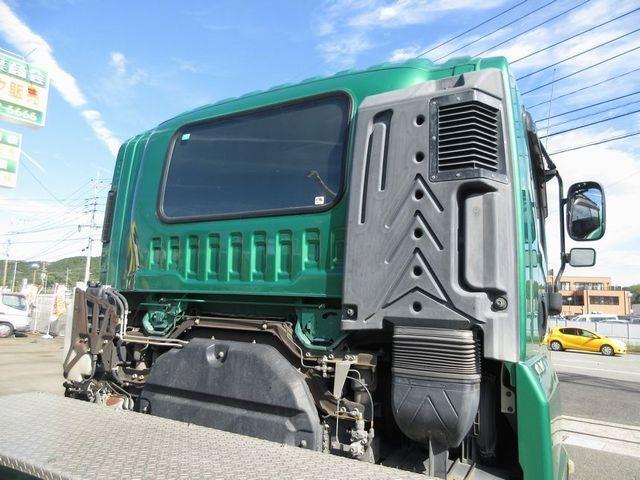 ギガ 　ギガ２５ｔ　１２速スムサー　３８０馬力　アルミホイール　極東開発工業　３層式ジェットパック　アルミタンク　２マンホール蓋　ＰＴＯポンプ付き　品名バラセメント積載容積１５．３立米（12枚目）